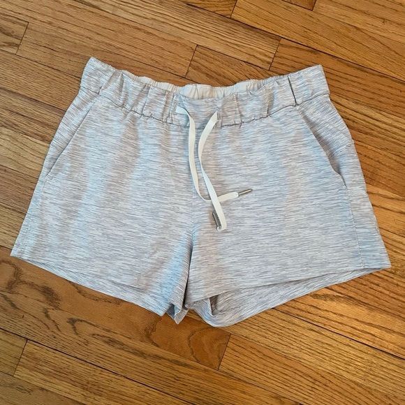 lululemon athletica Pants - Lululemon on the fly shorts sz 8
